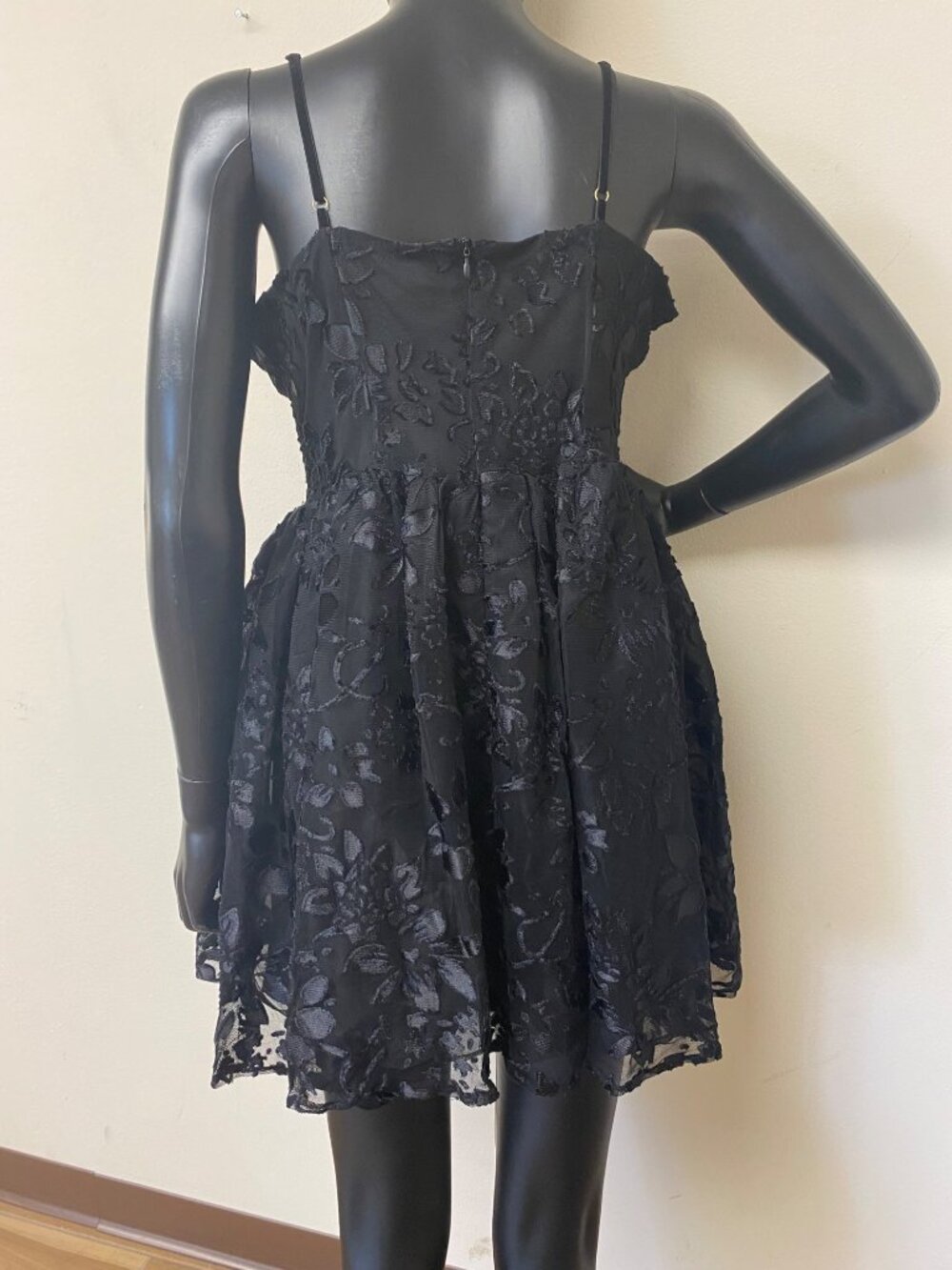 Betsey Johnson Women's Black Sleeveless Floral Print Lucia Mini Dress Size M NWT